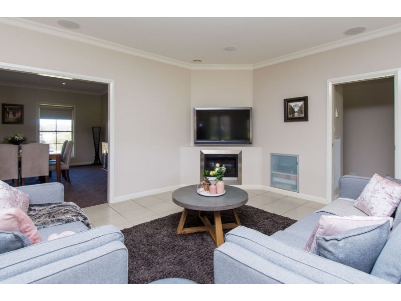 9 Burgan Drive, Springvale NSW 2650