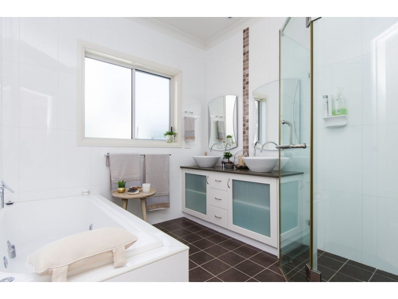 9 Burgan Drive, Springvale NSW 2650