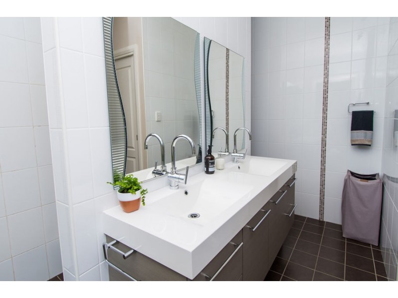 9 Burgan Drive, Springvale NSW 2650