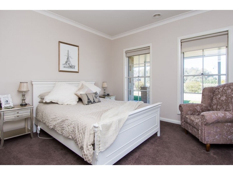 9 Burgan Drive, Springvale NSW 2650