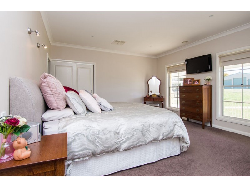 9 Burgan Drive, Springvale NSW 2650