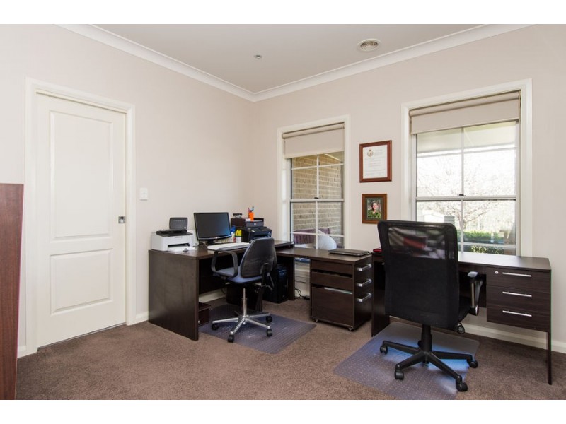 9 Burgan Drive, Springvale NSW 2650