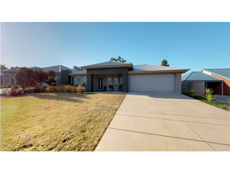 69 Strickland Drive, Boorooma NSW 2650