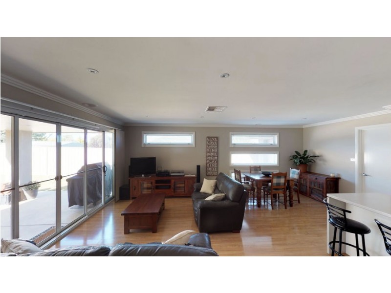 69 Strickland Drive, Boorooma NSW 2650