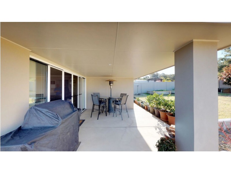 69 Strickland Drive, Boorooma NSW 2650