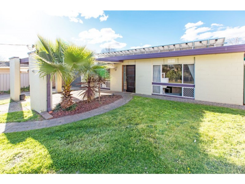 21 Lake Street, Lake Albert NSW 2650
