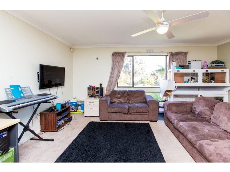 21 Lake Street, Lake Albert NSW 2650
