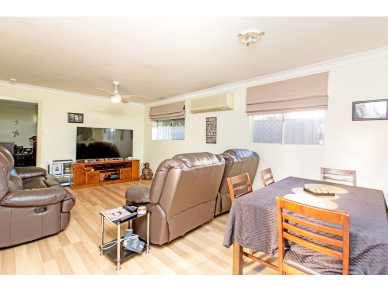 21 Lake Street, Lake Albert NSW 2650