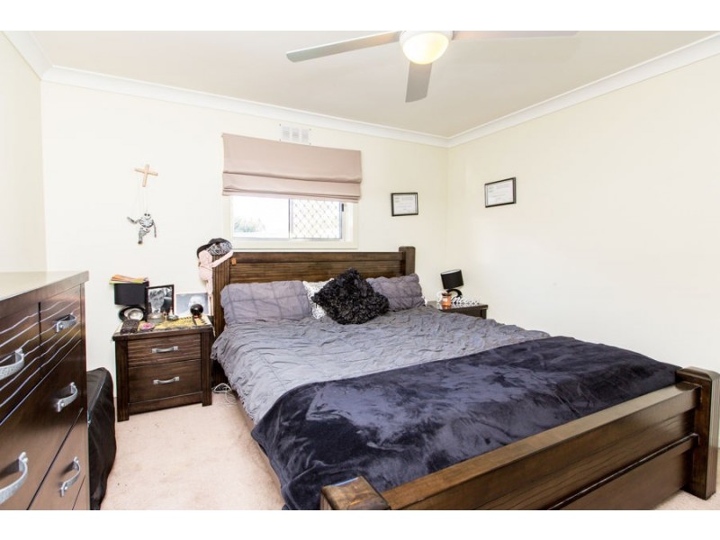 21 Lake Street, Lake Albert NSW 2650