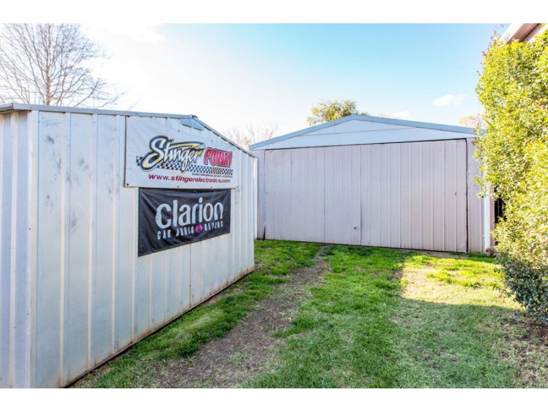 21 Lake Street, Lake Albert NSW 2650