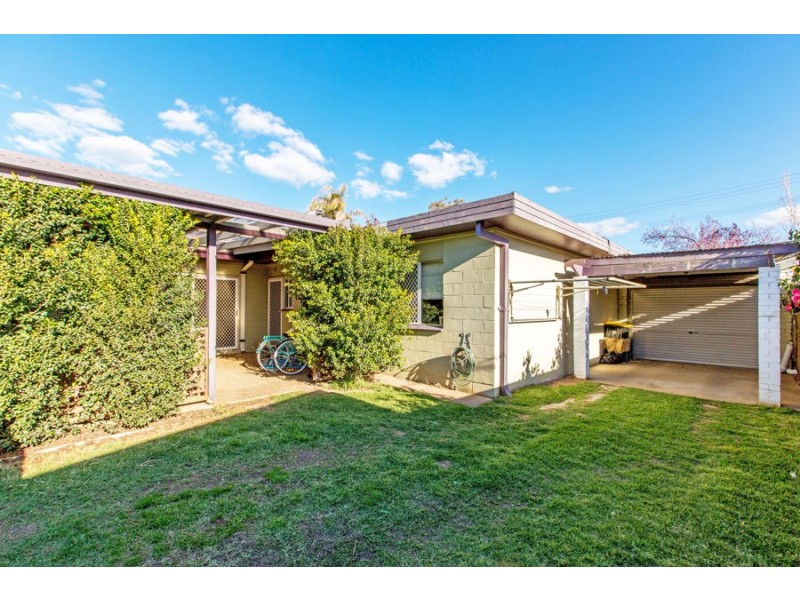 21 Lake Street, Lake Albert NSW 2650