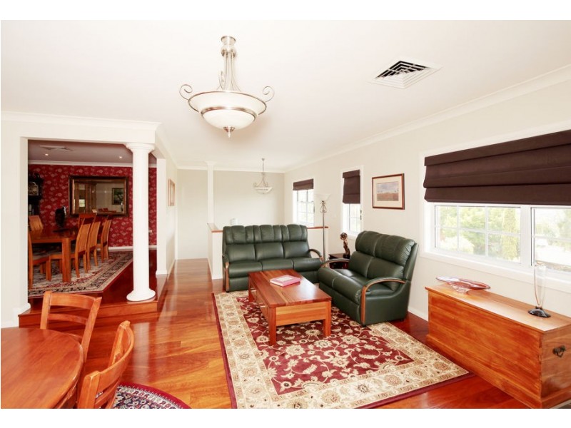 4 Baree Place, Kooringal NSW 2650