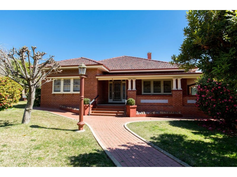 4 Turner Street, Turvey Park NSW 2650