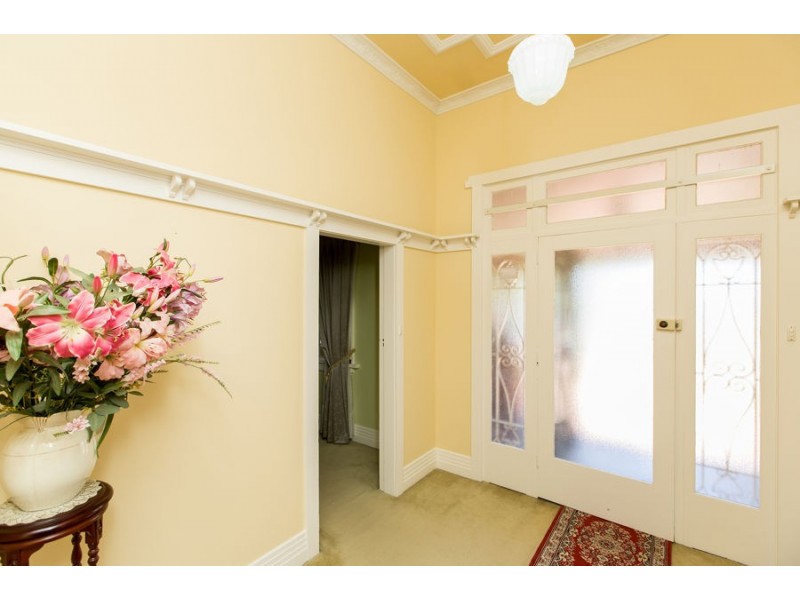 4 Turner Street, Turvey Park NSW 2650