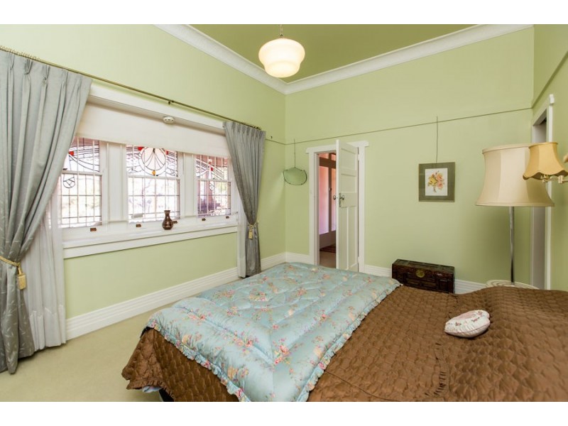 4 Turner Street, Turvey Park NSW 2650