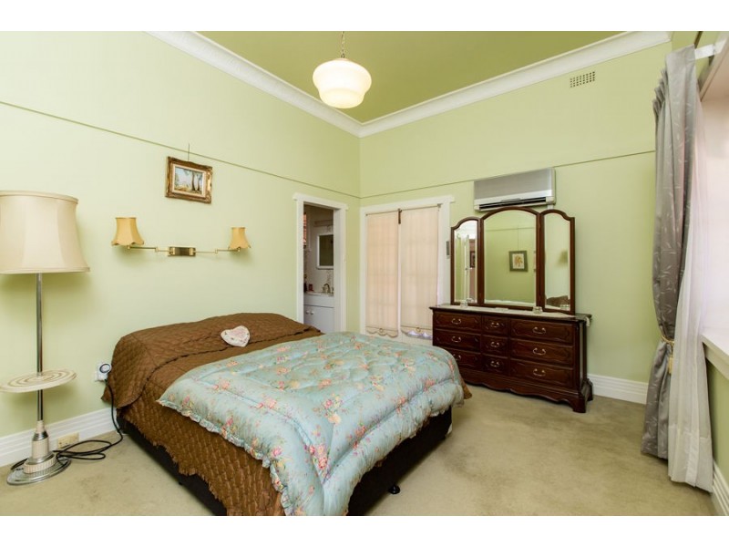 4 Turner Street, Turvey Park NSW 2650