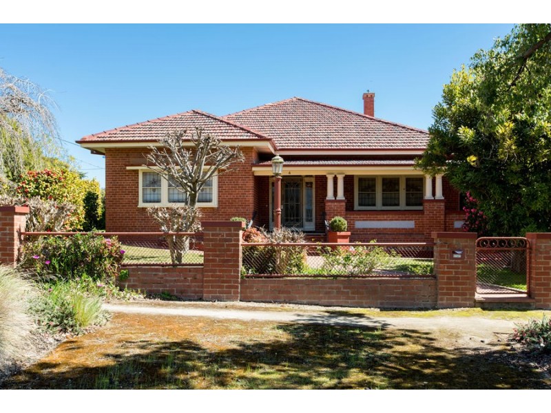 4 Turner Street, Turvey Park NSW 2650