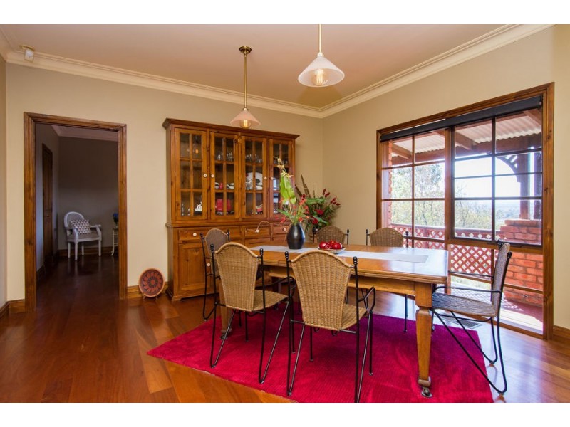 2 Baree Place, Kooringal NSW 2650