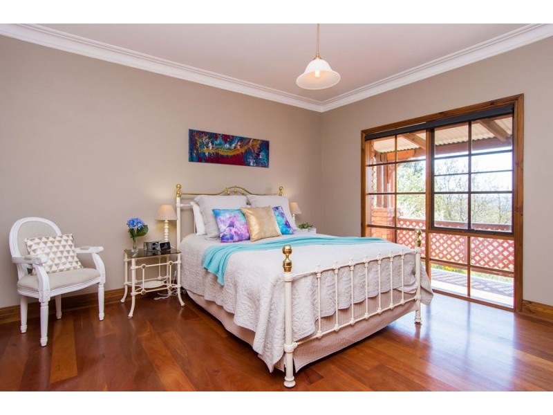 2 Baree Place, Kooringal NSW 2650