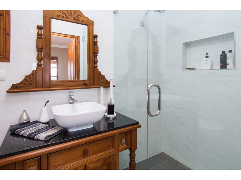 2 Baree Place, Kooringal NSW 2650