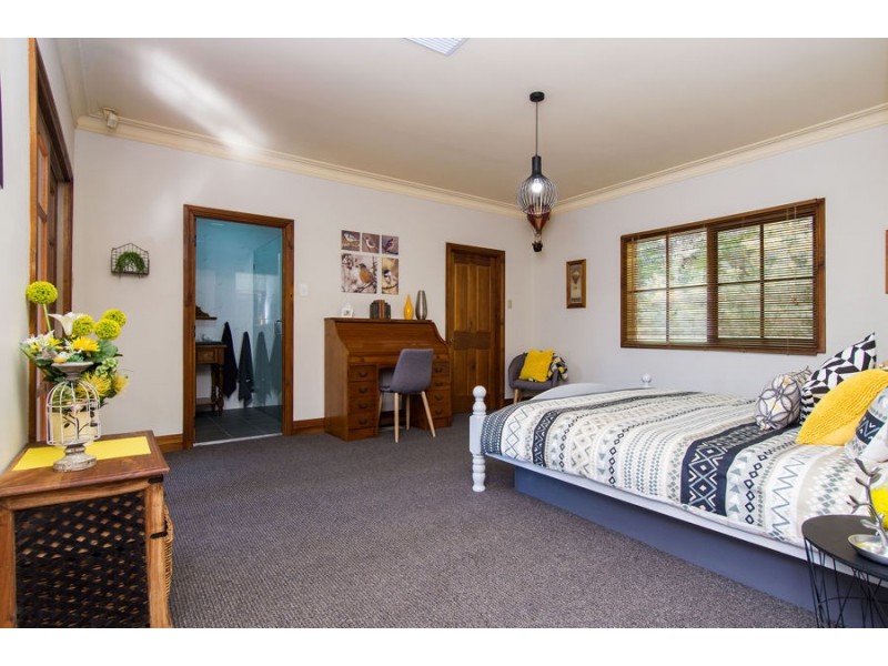 2 Baree Place, Kooringal NSW 2650