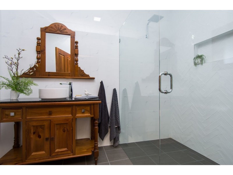 2 Baree Place, Kooringal NSW 2650