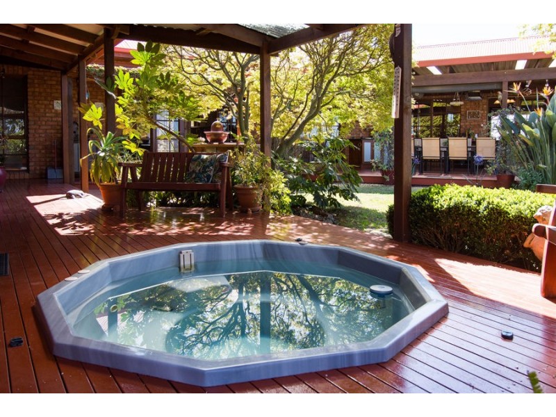 2 Baree Place, Kooringal NSW 2650