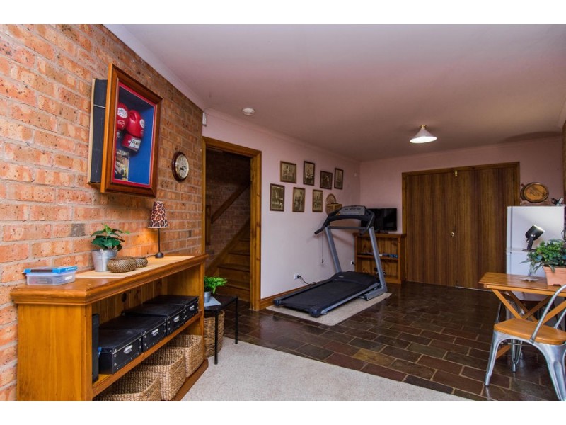 2 Baree Place, Kooringal NSW 2650