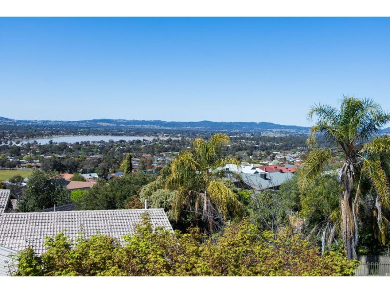 2 Baree Place, Kooringal NSW 2650