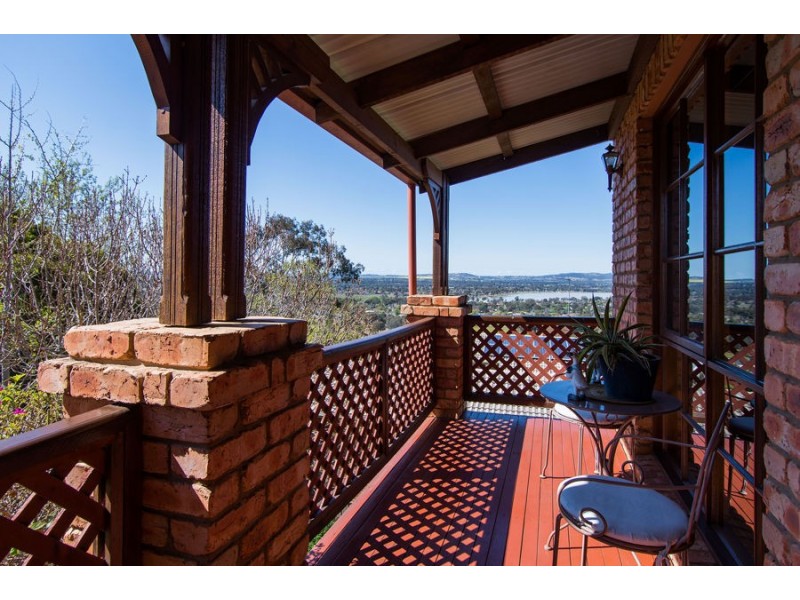 2 Baree Place, Kooringal NSW 2650