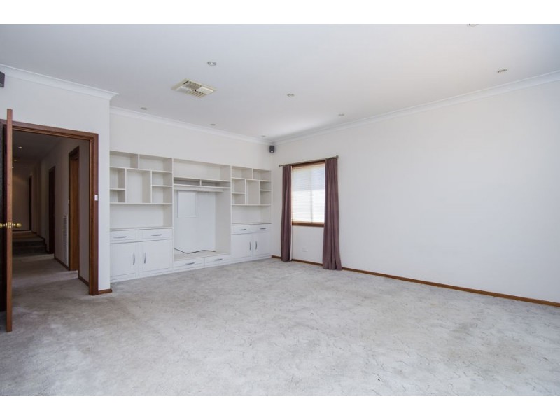 49 Henwood Avenue, Kooringal NSW 2650