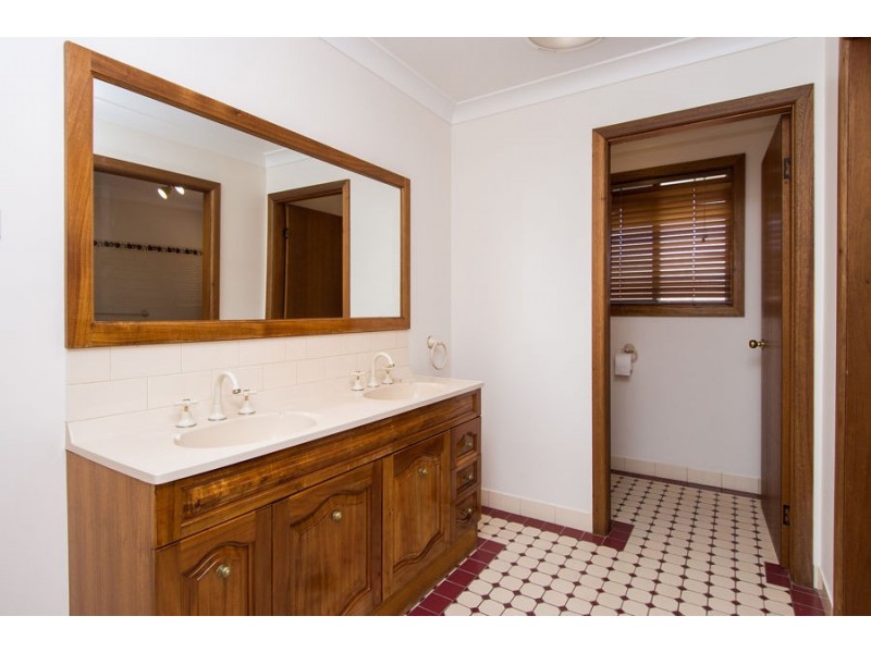 49 Henwood Avenue, Kooringal NSW 2650