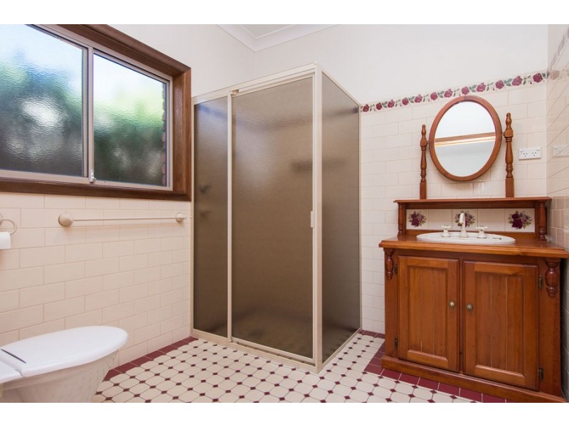 49 Henwood Avenue, Kooringal NSW 2650