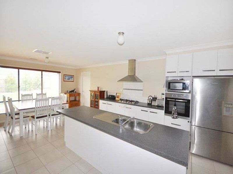 4 Protea Place, Forest Hill NSW 2651