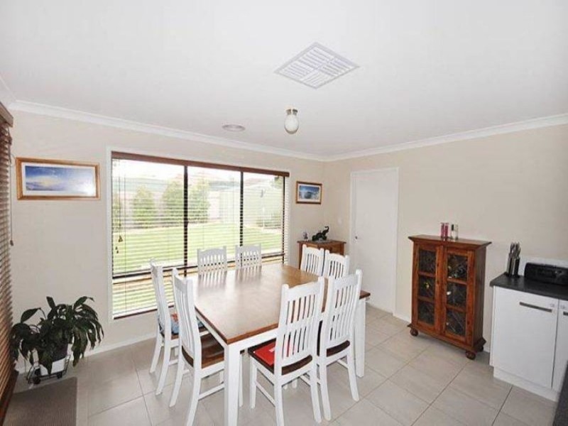 4 Protea Place, Forest Hill NSW 2651