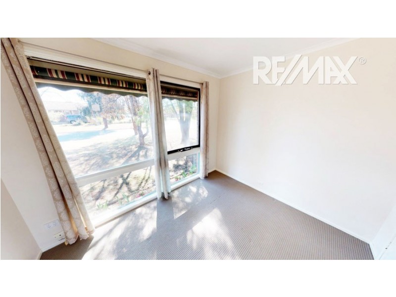 63 Undurra Drive, Glenfield Park NSW 2650
