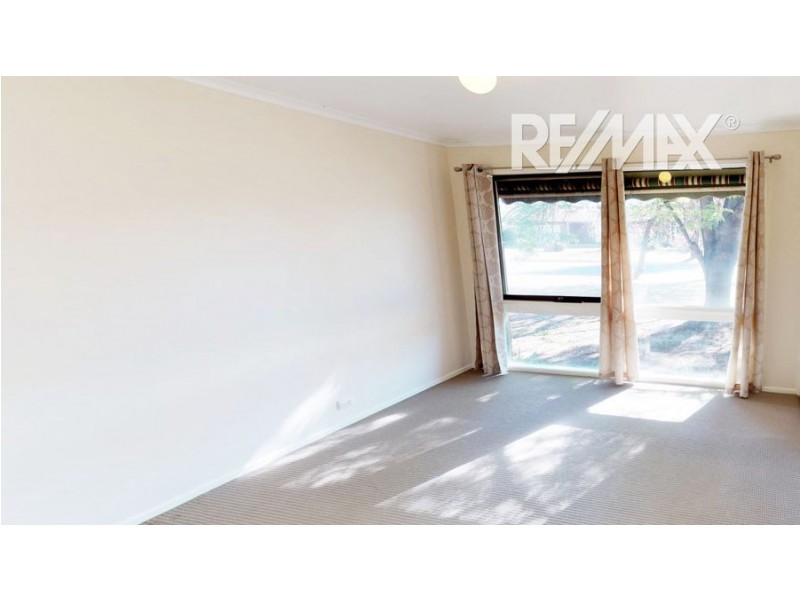 63 Undurra Drive, Glenfield Park NSW 2650