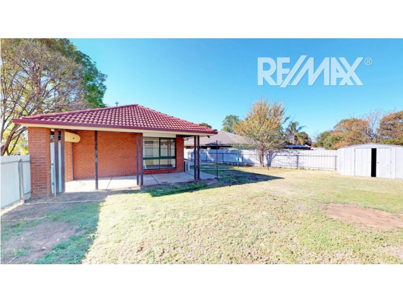 63 Undurra Drive, Glenfield Park NSW 2650