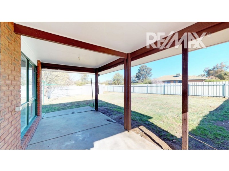 63 Undurra Drive, Glenfield Park NSW 2650