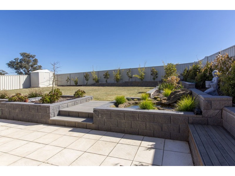 4 Barossa Street, Estella NSW 2650