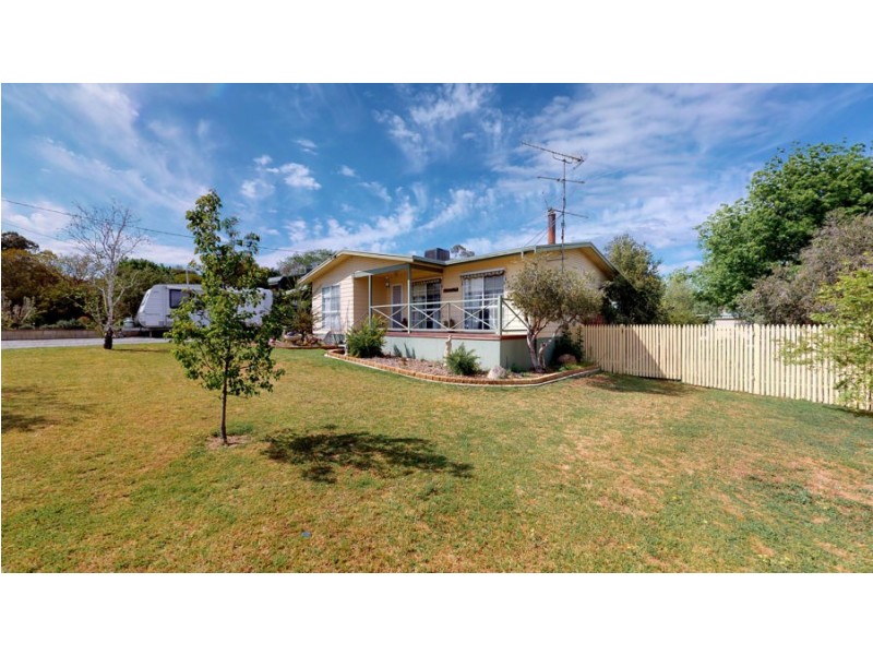 18 Tarcutta Street, Ladysmith NSW 2652