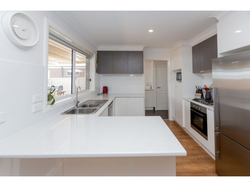 1 St Pauls Place, Gobbagombalin NSW 2650