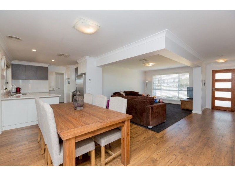 1 St Pauls Place, Gobbagombalin NSW 2650