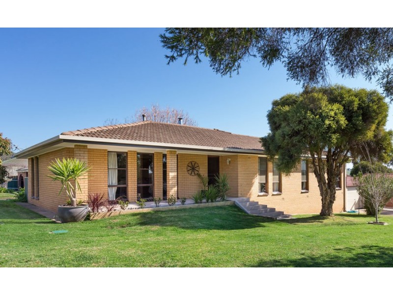 2 Truman Avenue, Tolland NSW 2650