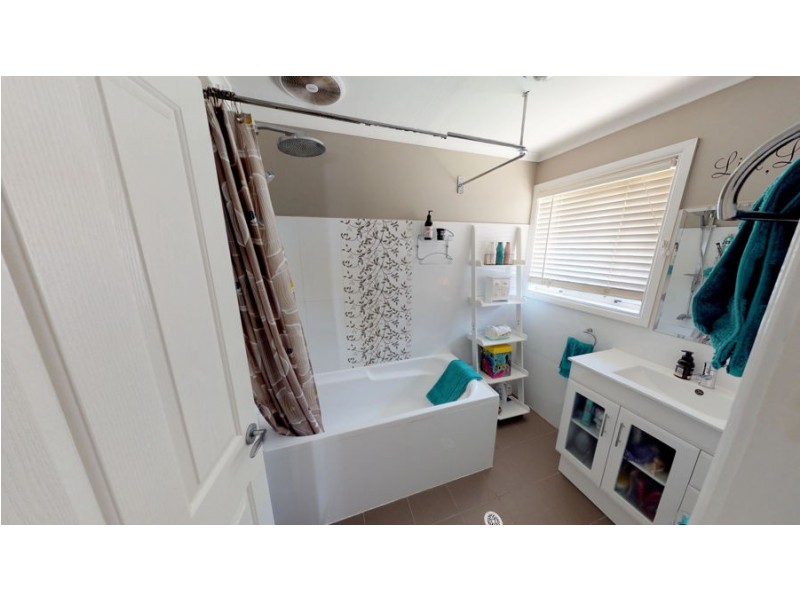 53 Adjin Street, Mount Austin NSW 2650