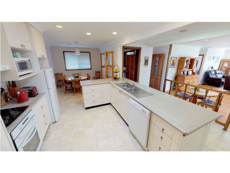 25 Geneva Crescent, Lake Albert NSW 2650