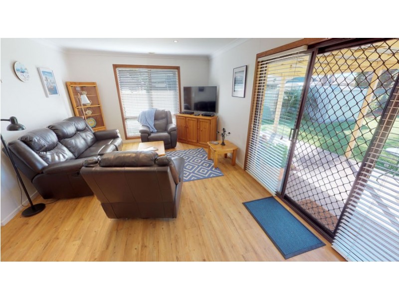 25 Geneva Crescent, Lake Albert NSW 2650