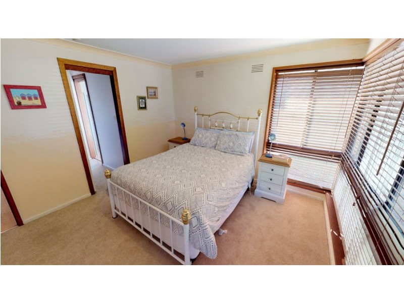 25 Geneva Crescent, Lake Albert NSW 2650