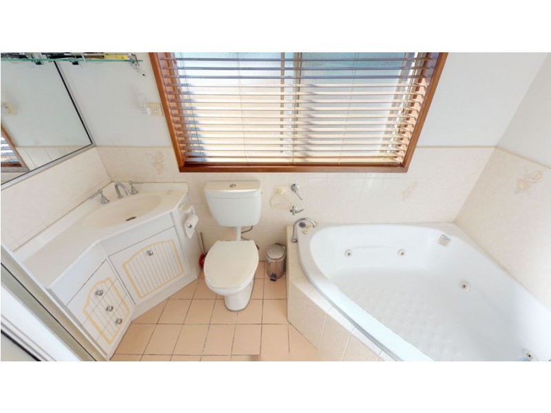 25 Geneva Crescent, Lake Albert NSW 2650