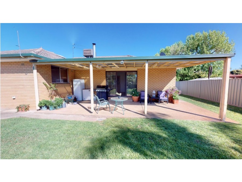 25 Geneva Crescent, Lake Albert NSW 2650